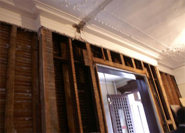 preserved plaster ceiling